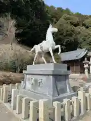 形原神社の像