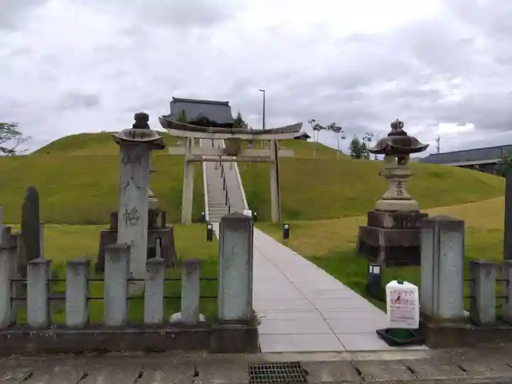 八幡神社(兜山古墳)(福井県)