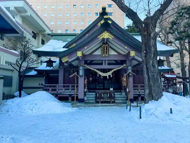 三吉神社の本殿・本堂