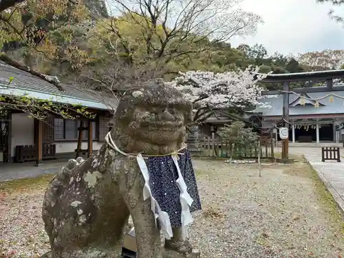 忌部神社の狛犬