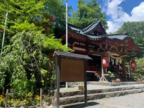 山中諏訪神社の本殿