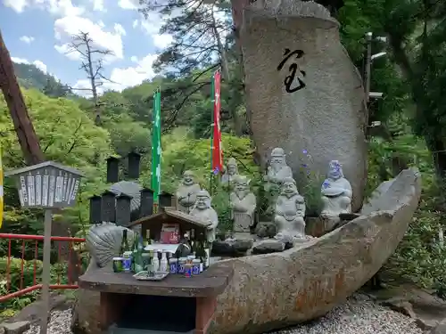 徳善院明王密寺の像