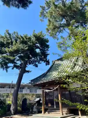 東伏見氷川神社の{uncategorized: "未分類", other: "その他", undefined: "問題あり", building: "その他建物", grave: "お墓", sacred_gate: "鳥居", guardian: "狛犬", statue: "像", buddha: "仏像", history: "歴史", nature: "自然", garden: "庭園", animal: "動物", pagoda: "塔", temizu: "手水舎", mountain_gate: "山門・神門", sanctuary: "本殿・本堂", subordinate: "末社・摂社", art: "芸術", scenery: "景色", jizo: "地蔵", ema: "絵馬", goshuin: "御朱印", omikuji: "おみくじ", items: "授与品その他", amulet: "お守り", goshuincho: "御朱印帳", eats: "食事", festival: "お祭り", votive_dance: "神楽", shichigosan: "七五三参", wedding: "結婚式", experience: "体験その他", initially: "初詣", around: "周辺", anti_infection: "感染症対策"}