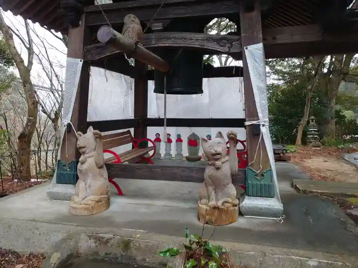 雲林寺の{uncategorized: "未分類", other: "その他", undefined: "問題あり", building: "その他建物", grave: "お墓", sacred_gate: "鳥居", guardian: "狛犬", statue: "像", buddha: "仏像", history: "歴史", nature: "自然", garden: "庭園", animal: "動物", pagoda: "塔", temizu: "手水舎", mountain_gate: "山門・神門", sanctuary: "本殿・本堂", subordinate: "末社・摂社", art: "芸術", scenery: "景色", jizo: "地蔵", ema: "絵馬", goshuin: "御朱印", omikuji: "おみくじ", items: "授与品その他", amulet: "お守り", goshuincho: "御朱印帳", eats: "食事", festival: "お祭り", votive_dance: "神楽", shichigosan: "七五三参", wedding: "結婚式", experience: "体験その他", initially: "初詣", around: "周辺", anti_infection: "感染症対策"}