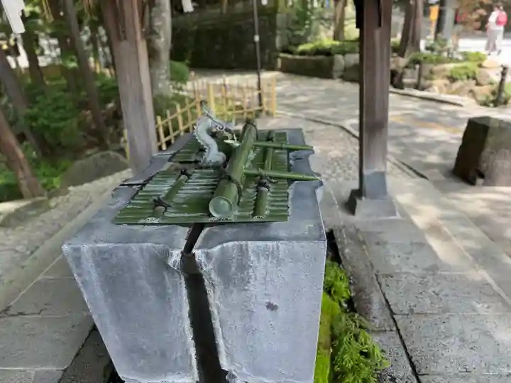 諏訪大社下社秋宮の手水舎