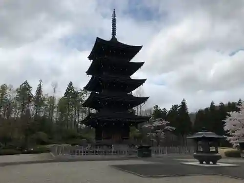 西方寺の塔