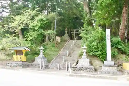 蛯沢稲荷神社の建物その他