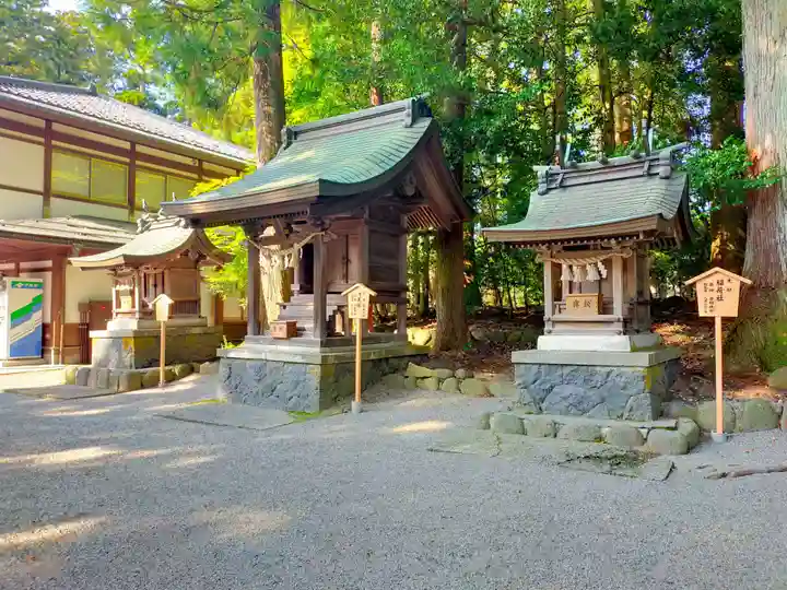 雄山神社前立社壇の末社・摂社