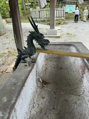 諏訪大社上社前宮の手水舎