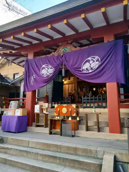 日本橋日枝神社の{uncategorized: "未分類", other: "その他", undefined: "問題あり", building: "その他建物", grave: "お墓", sacred_gate: "鳥居", guardian: "狛犬", statue: "像", buddha: "仏像", history: "歴史", nature: "自然", garden: "庭園", animal: "動物", pagoda: "塔", temizu: "手水舎", mountain_gate: "山門・神門", sanctuary: "本殿・本堂", subordinate: "末社・摂社", art: "芸術", scenery: "景色", jizo: "地蔵", ema: "絵馬", goshuin: "御朱印", omikuji: "おみくじ", items: "授与品その他", amulet: "お守り", goshuincho: "御朱印帳", eats: "食事", festival: "お祭り", votive_dance: "神楽", shichigosan: "七五三参", wedding: "結婚式", experience: "体験その他", initially: "初詣", around: "周辺", anti_infection: "感染症対策"}