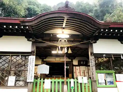 温泉神社の本殿・本堂