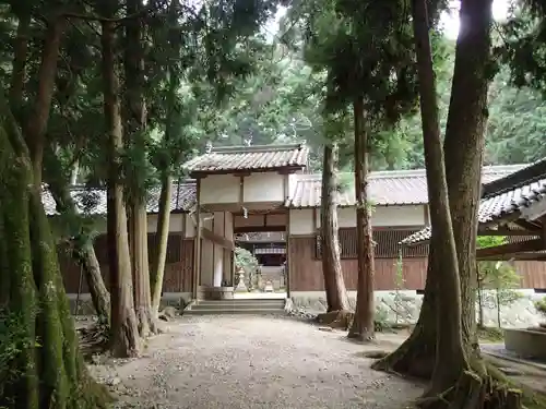 都祁山口神社の山門