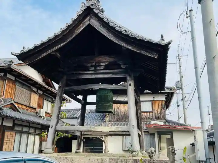 慶円寺の{uncategorized: "未分類", other: "その他", undefined: "問題あり", building: "その他建物", grave: "お墓", sacred_gate: "鳥居", guardian: "狛犬", statue: "像", buddha: "仏像", history: "歴史", nature: "自然", garden: "庭園", animal: "動物", pagoda: "塔", temizu: "手水舎", mountain_gate: "山門・神門", sanctuary: "本殿・本堂", subordinate: "末社・摂社", art: "芸術", scenery: "景色", jizo: "地蔵", ema: "絵馬", goshuin: "御朱印", omikuji: "おみくじ", items: "授与品その他", amulet: "お守り", goshuincho: "御朱印帳", eats: "食事", festival: "お祭り", votive_dance: "神楽", shichigosan: "七五三参", wedding: "結婚式", experience: "体験その他", initially: "初詣", around: "周辺", anti_infection: "感染症対策"}