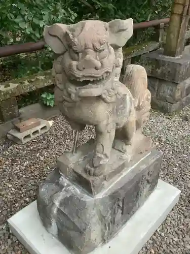 溝旗神社（肇國神社）の狛犬