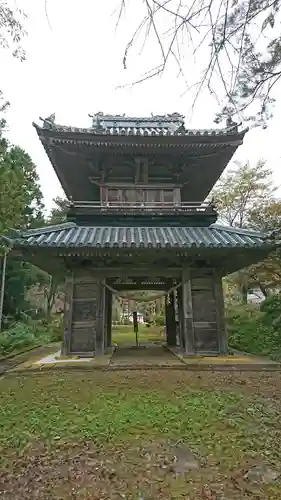 華足寺の山門