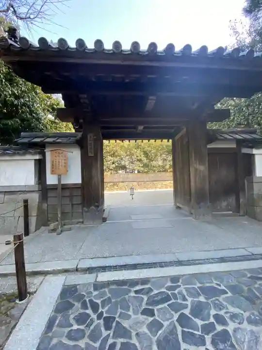 慈照寺(慈照禅寺・銀閣寺)の{uncategorized: "未分類", other: "その他", undefined: "問題あり", building: "その他建物", grave: "お墓", sacred_gate: "鳥居", guardian: "狛犬", statue: "像", buddha: "仏像", history: "歴史", nature: "自然", garden: "庭園", animal: "動物", pagoda: "塔", temizu: "手水舎", mountain_gate: "山門・神門", sanctuary: "本殿・本堂", subordinate: "末社・摂社", art: "芸術", scenery: "景色", jizo: "地蔵", ema: "絵馬", goshuin: "御朱印", omikuji: "おみくじ", items: "授与品その他", amulet: "お守り", goshuincho: "御朱印帳", eats: "食事", festival: "お祭り", votive_dance: "神楽", shichigosan: "七五三参", wedding: "結婚式", experience: "体験その他", initially: "初詣", around: "周辺", anti_infection: "感染症対策"}