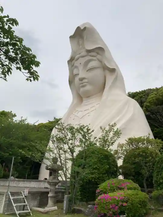 大船観音寺の{uncategorized: "未分類", other: "その他", undefined: "問題あり", building: "その他建物", grave: "お墓", sacred_gate: "鳥居", guardian: "狛犬", statue: "像", buddha: "仏像", history: "歴史", nature: "自然", garden: "庭園", animal: "動物", pagoda: "塔", temizu: "手水舎", mountain_gate: "山門・神門", sanctuary: "本殿・本堂", subordinate: "末社・摂社", art: "芸術", scenery: "景色", jizo: "地蔵", ema: "絵馬", goshuin: "御朱印", omikuji: "おみくじ", items: "授与品その他", amulet: "お守り", goshuincho: "御朱印帳", eats: "食事", festival: "お祭り", votive_dance: "神楽", shichigosan: "七五三参", wedding: "結婚式", experience: "体験その他", initially: "初詣", around: "周辺", anti_infection: "感染症対策"}