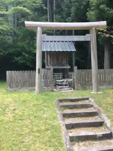 北畠神社の{uncategorized: "未分類", other: "その他", undefined: "問題あり", building: "その他建物", grave: "お墓", sacred_gate: "鳥居", guardian: "狛犬", statue: "像", buddha: "仏像", history: "歴史", nature: "自然", garden: "庭園", animal: "動物", pagoda: "塔", temizu: "手水舎", mountain_gate: "山門・神門", sanctuary: "本殿・本堂", subordinate: "末社・摂社", art: "芸術", scenery: "景色", jizo: "地蔵", ema: "絵馬", goshuin: "御朱印", omikuji: "おみくじ", items: "授与品その他", amulet: "お守り", goshuincho: "御朱印帳", eats: "食事", festival: "お祭り", votive_dance: "神楽", shichigosan: "七五三参", wedding: "結婚式", experience: "体験その他", initially: "初詣", around: "周辺", anti_infection: "感染症対策"}