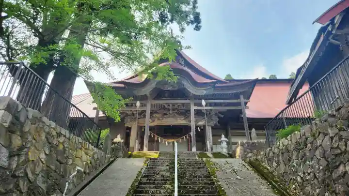 出羽月山湯殿山摂社岩根沢三神社(三山神社)の本殿・本堂