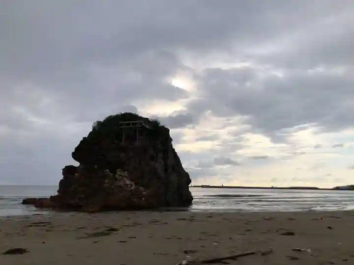 稲佐の浜 弁天島(島根県)