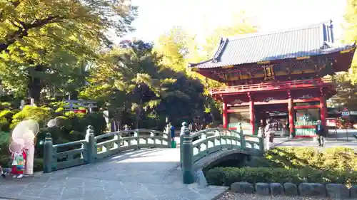 根津神社の山門・神門