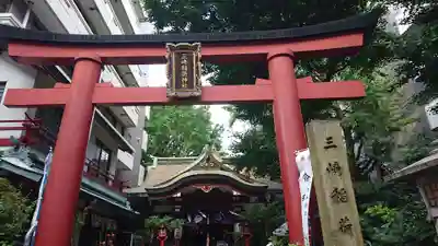 三崎稲荷神社の鳥居