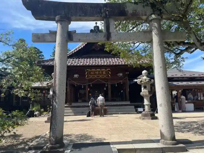 荘内神社の鳥居