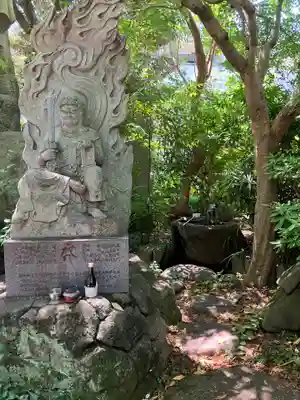 玉眞院玉川大師の像