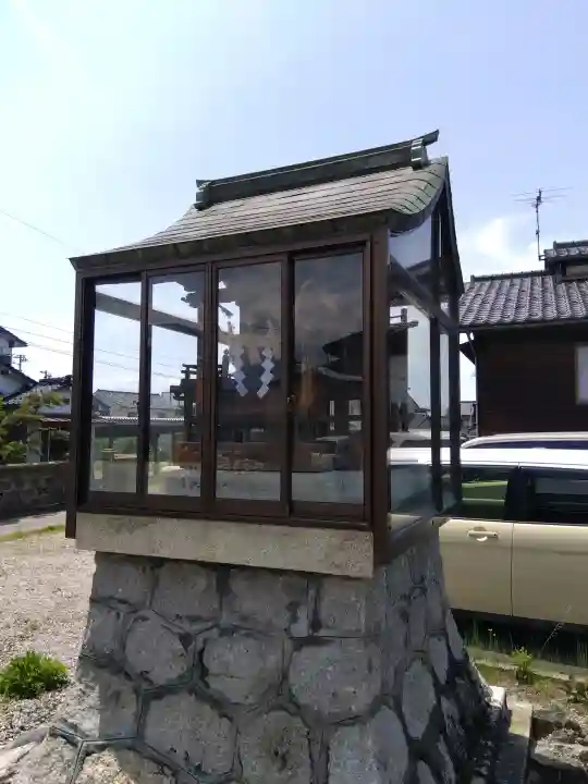 水神社の{uncategorized: "未分類", other: "その他", undefined: "問題あり", building: "その他建物", grave: "お墓", sacred_gate: "鳥居", guardian: "狛犬", statue: "像", buddha: "仏像", history: "歴史", nature: "自然", garden: "庭園", animal: "動物", pagoda: "塔", temizu: "手水舎", mountain_gate: "山門・神門", sanctuary: "本殿・本堂", subordinate: "末社・摂社", art: "芸術", scenery: "景色", jizo: "地蔵", ema: "絵馬", goshuin: "御朱印", omikuji: "おみくじ", items: "授与品その他", amulet: "お守り", goshuincho: "御朱印帳", eats: "食事", festival: "お祭り", votive_dance: "神楽", shichigosan: "七五三参", wedding: "結婚式", experience: "体験その他", initially: "初詣", around: "周辺", anti_infection: "感染症対策"}