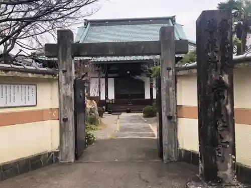 常在寺の山門