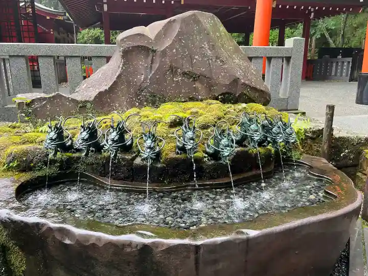 九頭龍神社新宮の手水舎