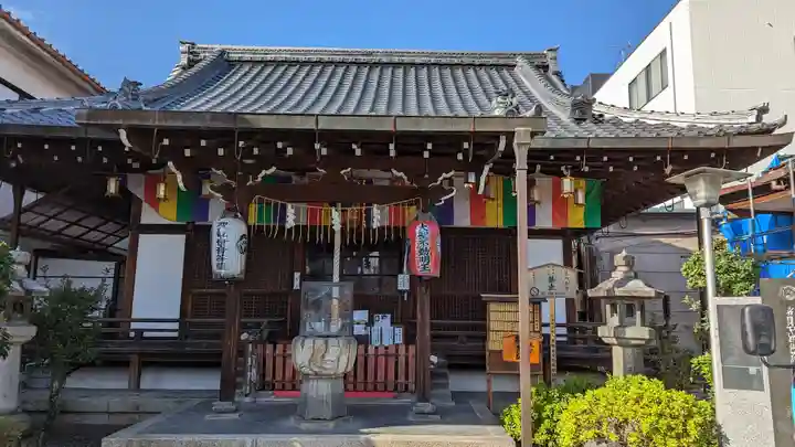 神泉苑の本殿・本堂