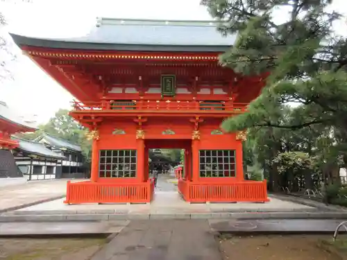 穴八幡宮の山門