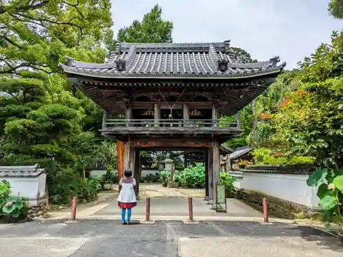 随応院（不遠寺隨應院）の山門