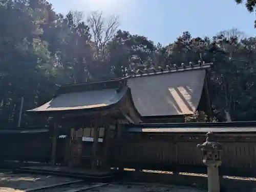 若狭彦神社（上社）の{uncategorized: "未分類", other: "その他", undefined: "問題あり", building: "その他建物", grave: "お墓", sacred_gate: "鳥居", guardian: "狛犬", statue: "像", buddha: "仏像", history: "歴史", nature: "自然", garden: "庭園", animal: "動物", pagoda: "塔", temizu: "手水舎", mountain_gate: "山門・神門", sanctuary: "本殿・本堂", subordinate: "末社・摂社", art: "芸術", scenery: "景色", jizo: "地蔵", ema: "絵馬", goshuin: "御朱印", omikuji: "おみくじ", items: "授与品その他", amulet: "お守り", goshuincho: "御朱印帳", eats: "食事", festival: "お祭り", votive_dance: "神楽", shichigosan: "七五三参", wedding: "結婚式", experience: "体験その他", initially: "初詣", around: "周辺", anti_infection: "感染症対策"}