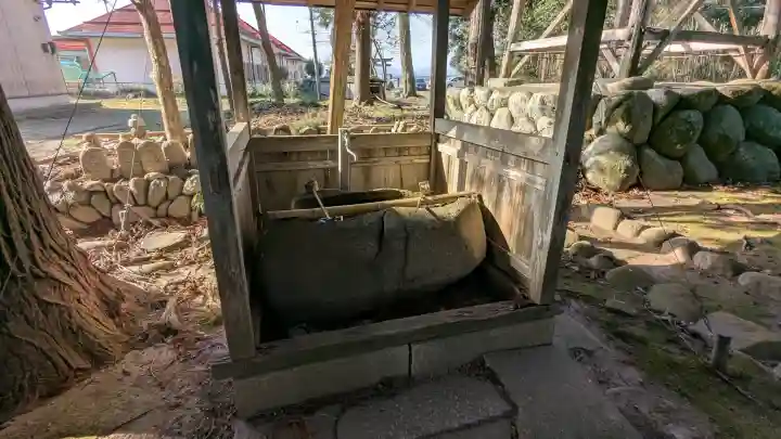 天神神社の{uncategorized: "未分類", other: "その他", undefined: "問題あり", building: "その他建物", grave: "お墓", sacred_gate: "鳥居", guardian: "狛犬", statue: "像", buddha: "仏像", history: "歴史", nature: "自然", garden: "庭園", animal: "動物", pagoda: "塔", temizu: "手水舎", mountain_gate: "山門・神門", sanctuary: "本殿・本堂", subordinate: "末社・摂社", art: "芸術", scenery: "景色", jizo: "地蔵", ema: "絵馬", goshuin: "御朱印", omikuji: "おみくじ", items: "授与品その他", amulet: "お守り", goshuincho: "御朱印帳", eats: "食事", festival: "お祭り", votive_dance: "神楽", shichigosan: "七五三参", wedding: "結婚式", experience: "体験その他", initially: "初詣", around: "周辺", anti_infection: "感染症対策"}