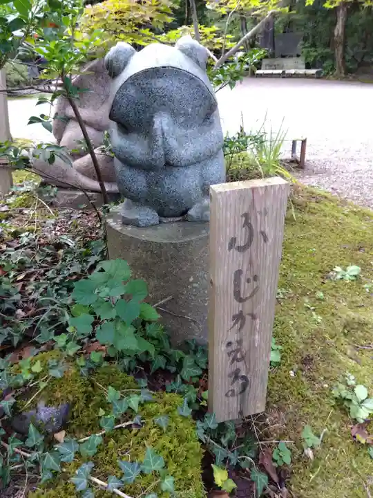 春日山神社の像