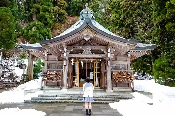 真山神社の本殿・本堂
