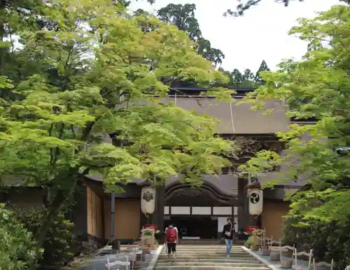 高野山金剛峯寺の山門