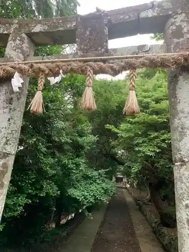 爾自神社の鳥居