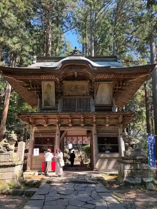 鷲子山上神社の{uncategorized: "未分類", other: "その他", undefined: "問題あり", building: "その他建物", grave: "お墓", sacred_gate: "鳥居", guardian: "狛犬", statue: "像", buddha: "仏像", history: "歴史", nature: "自然", garden: "庭園", animal: "動物", pagoda: "塔", temizu: "手水舎", mountain_gate: "山門・神門", sanctuary: "本殿・本堂", subordinate: "末社・摂社", art: "芸術", scenery: "景色", jizo: "地蔵", ema: "絵馬", goshuin: "御朱印", omikuji: "おみくじ", items: "授与品その他", amulet: "お守り", goshuincho: "御朱印帳", eats: "食事", festival: "お祭り", votive_dance: "神楽", shichigosan: "七五三参", wedding: "結婚式", experience: "体験その他", initially: "初詣", around: "周辺", anti_infection: "感染症対策"}