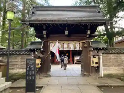 赤坂氷川神社の山門・神門