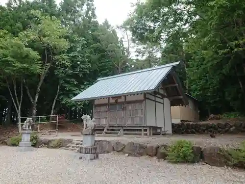 白山神社の本殿