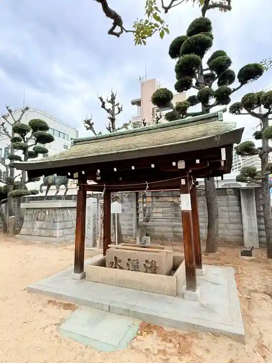 みなと八幡神社の{uncategorized: "未分類", other: "その他", undefined: "問題あり", building: "その他建物", grave: "お墓", sacred_gate: "鳥居", guardian: "狛犬", statue: "像", buddha: "仏像", history: "歴史", nature: "自然", garden: "庭園", animal: "動物", pagoda: "塔", temizu: "手水舎", mountain_gate: "山門・神門", sanctuary: "本殿・本堂", subordinate: "末社・摂社", art: "芸術", scenery: "景色", jizo: "地蔵", ema: "絵馬", goshuin: "御朱印", omikuji: "おみくじ", items: "授与品その他", amulet: "お守り", goshuincho: "御朱印帳", eats: "食事", festival: "お祭り", votive_dance: "神楽", shichigosan: "七五三参", wedding: "結婚式", experience: "体験その他", initially: "初詣", around: "周辺", anti_infection: "感染症対策"}