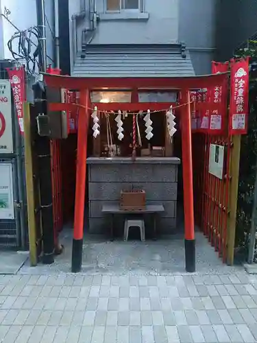 宝童稲荷神社の鳥居