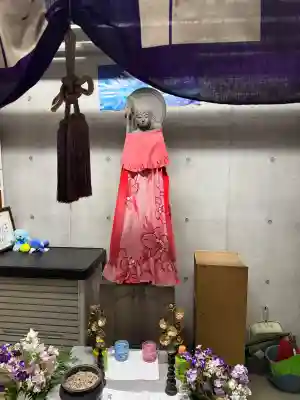 成子子育地蔵尊の{uncategorized: "未分類", other: "その他", undefined: "問題あり", building: "その他建物", grave: "お墓", sacred_gate: "鳥居", guardian: "狛犬", statue: "像", buddha: "仏像", history: "歴史", nature: "自然", garden: "庭園", animal: "動物", pagoda: "塔", temizu: "手水舎", mountain_gate: "山門・神門", sanctuary: "本殿・本堂", subordinate: "末社・摂社", art: "芸術", scenery: "景色", jizo: "地蔵", ema: "絵馬", goshuin: "御朱印", omikuji: "おみくじ", items: "授与品その他", amulet: "お守り", goshuincho: "御朱印帳", eats: "食事", festival: "お祭り", votive_dance: "神楽", shichigosan: "七五三参", wedding: "結婚式", experience: "体験その他", initially: "初詣", around: "周辺", anti_infection: "感染症対策"}