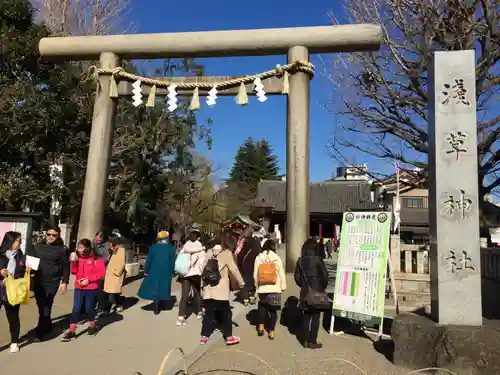 浅草神社の鳥居