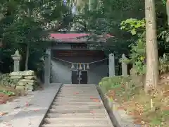 諏訪神社の本殿