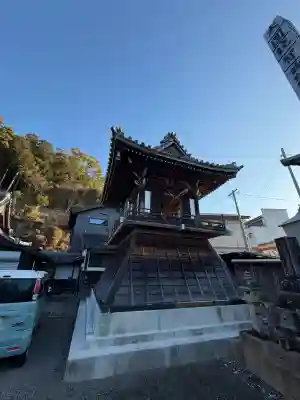 仏光寺(佛光寺)の{uncategorized: "未分類", other: "その他", undefined: "問題あり", building: "その他建物", grave: "お墓", sacred_gate: "鳥居", guardian: "狛犬", statue: "像", buddha: "仏像", history: "歴史", nature: "自然", garden: "庭園", animal: "動物", pagoda: "塔", temizu: "手水舎", mountain_gate: "山門・神門", sanctuary: "本殿・本堂", subordinate: "末社・摂社", art: "芸術", scenery: "景色", jizo: "地蔵", ema: "絵馬", goshuin: "御朱印", omikuji: "おみくじ", items: "授与品その他", amulet: "お守り", goshuincho: "御朱印帳", eats: "食事", festival: "お祭り", votive_dance: "神楽", shichigosan: "七五三参", wedding: "結婚式", experience: "体験その他", initially: "初詣", around: "周辺", anti_infection: "感染症対策"}