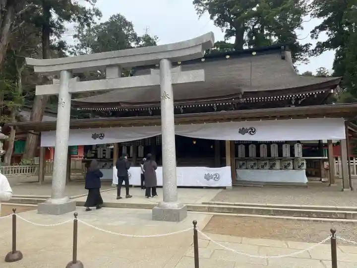 鹿島神宮の{uncategorized: "未分類", other: "その他", undefined: "問題あり", building: "その他建物", grave: "お墓", sacred_gate: "鳥居", guardian: "狛犬", statue: "像", buddha: "仏像", history: "歴史", nature: "自然", garden: "庭園", animal: "動物", pagoda: "塔", temizu: "手水舎", mountain_gate: "山門・神門", sanctuary: "本殿・本堂", subordinate: "末社・摂社", art: "芸術", scenery: "景色", jizo: "地蔵", ema: "絵馬", goshuin: "御朱印", omikuji: "おみくじ", items: "授与品その他", amulet: "お守り", goshuincho: "御朱印帳", eats: "食事", festival: "お祭り", votive_dance: "神楽", shichigosan: "七五三参", wedding: "結婚式", experience: "体験その他", initially: "初詣", around: "周辺", anti_infection: "感染症対策"}